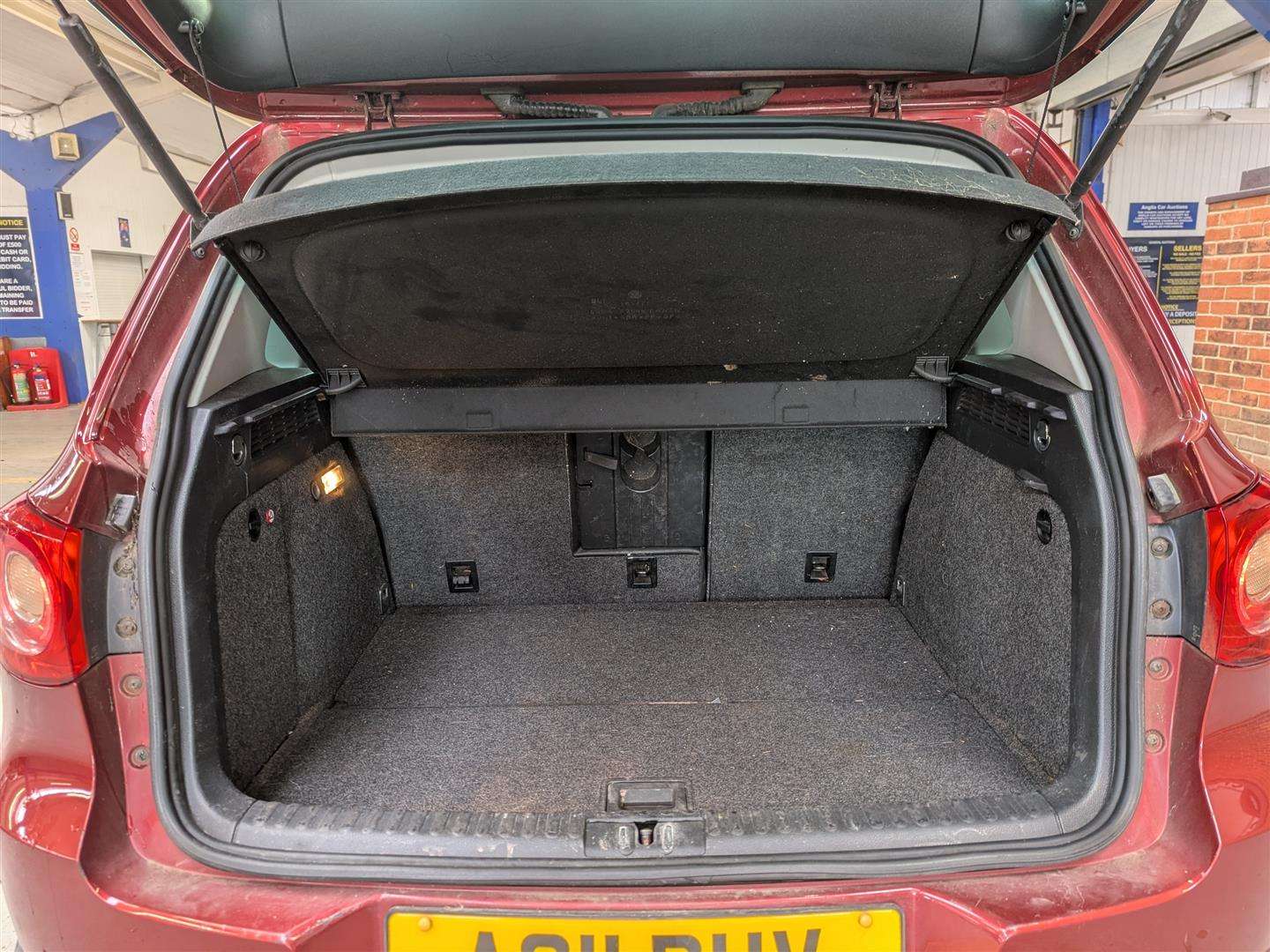 <p>2011 VOLKSWAGEN TIGUAN MATCH TDI 4MOT S-A</p>