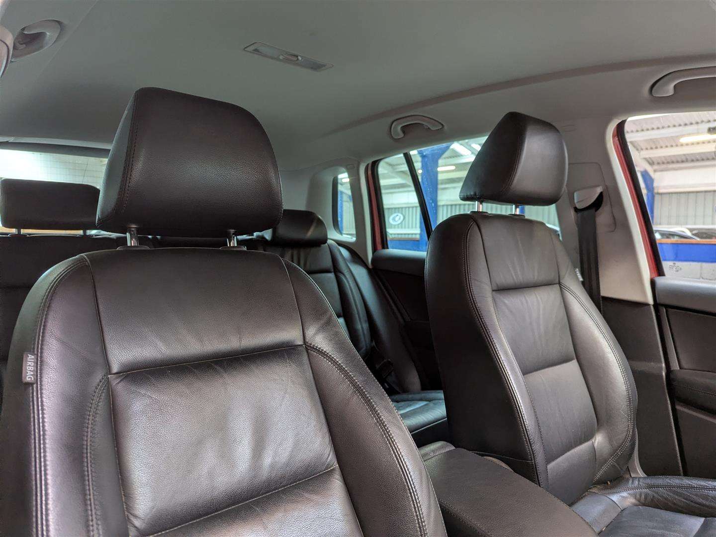 <p>2011 VOLKSWAGEN TIGUAN MATCH TDI 4MOT S-A</p>