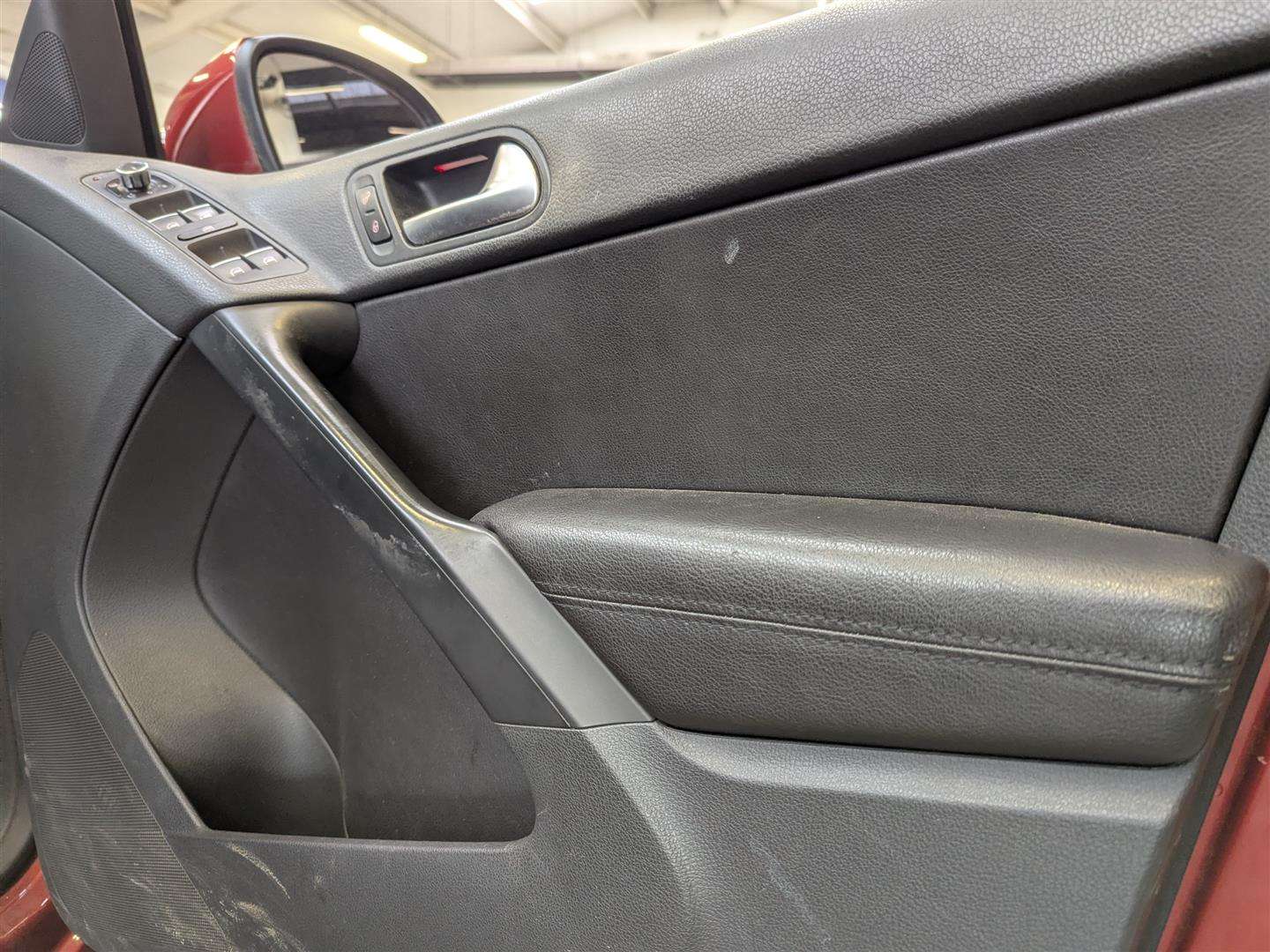 <p>2011 VOLKSWAGEN TIGUAN MATCH TDI 4MOT S-A</p>