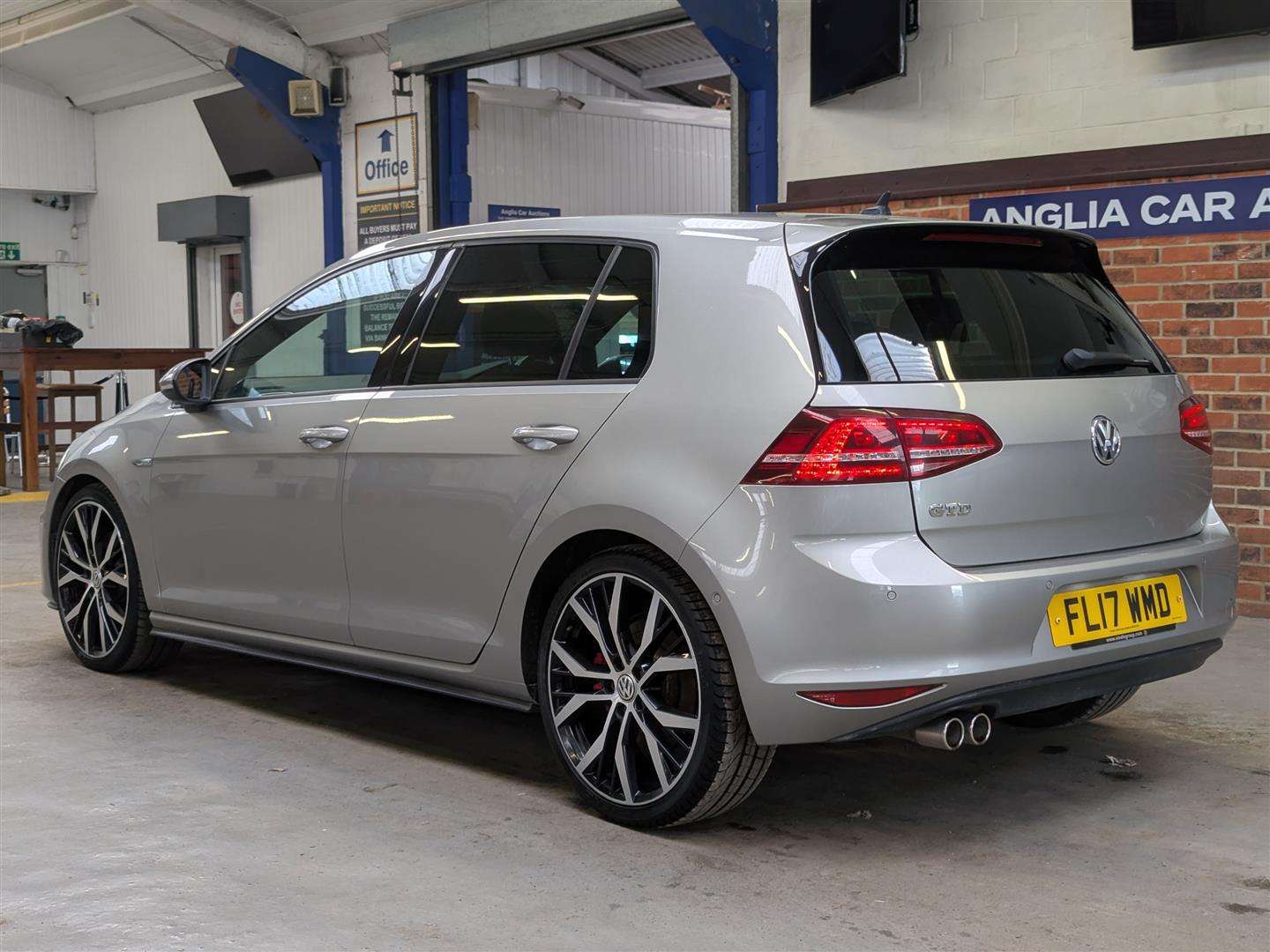 <p>2017 VOLKSWAGEN GOLF GTD S-A</p>