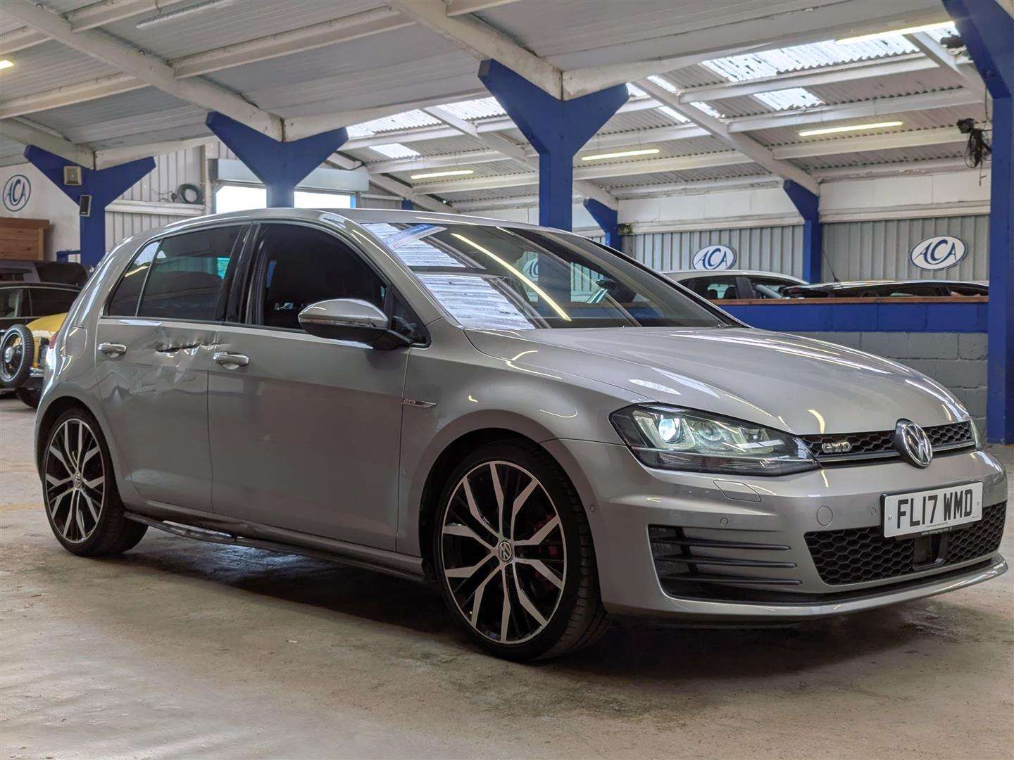 <p>2017 VOLKSWAGEN GOLF GTD S-A</p>