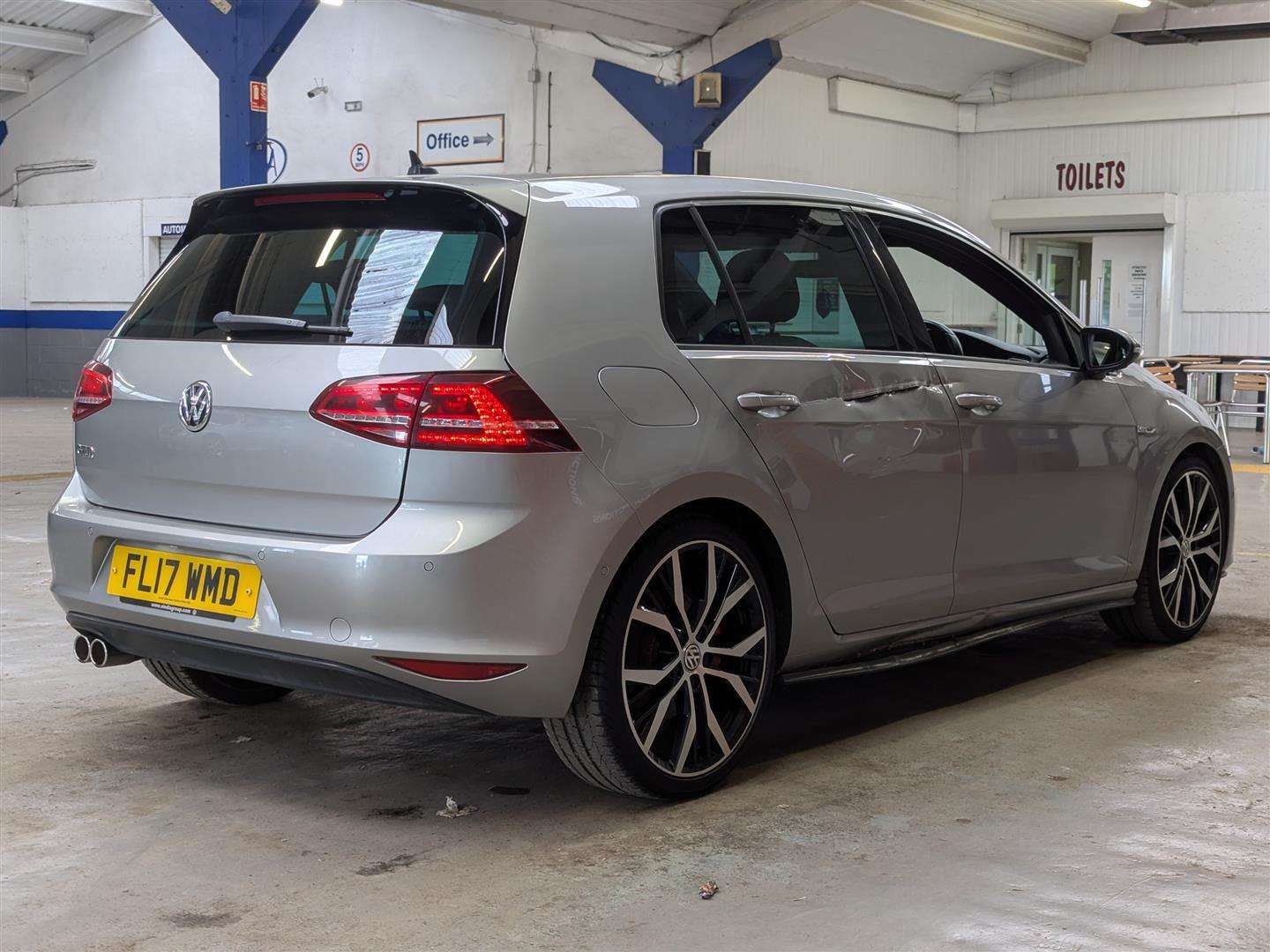 <p>2017 VOLKSWAGEN GOLF GTD S-A</p>