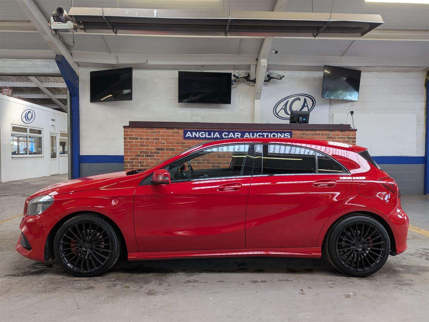 <p>2016 MERCEDES-BENZ A 200 D AMG LINE</p>