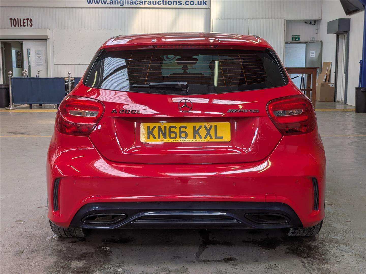 <p>2016 MERCEDES-BENZ A 200 D AMG LINE</p>
