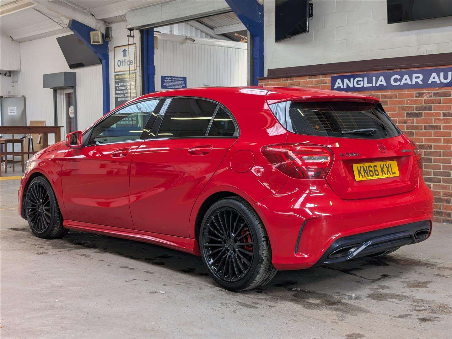 <p>2016 MERCEDES-BENZ A 200 D AMG LINE</p>