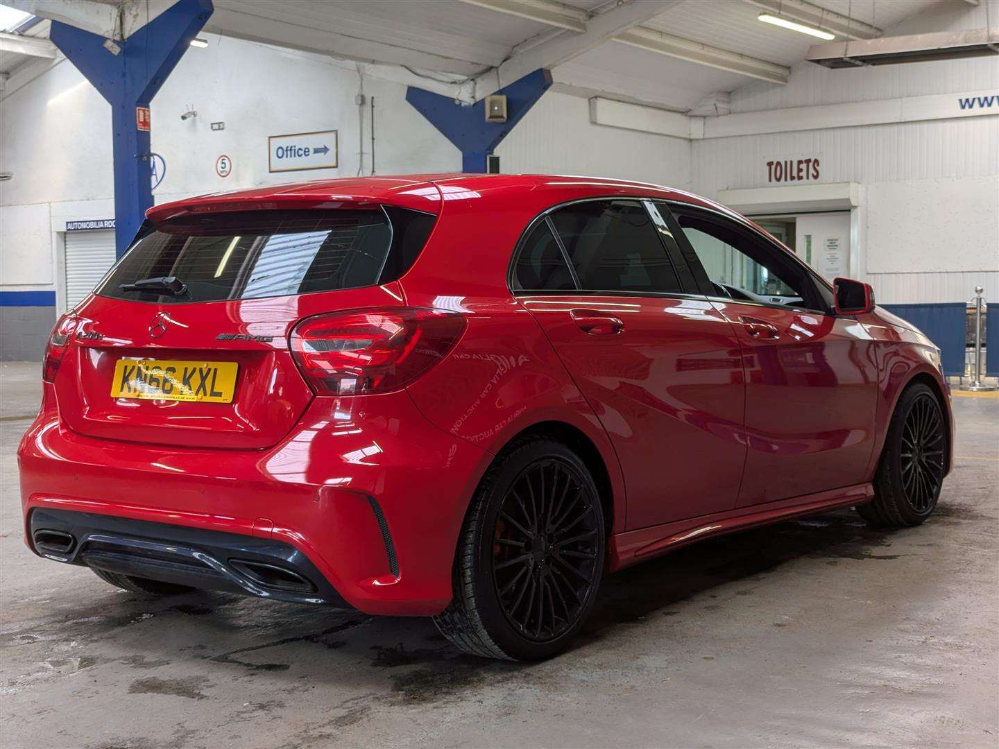 <p>2016 MERCEDES-BENZ A 200 D AMG LINE</p>