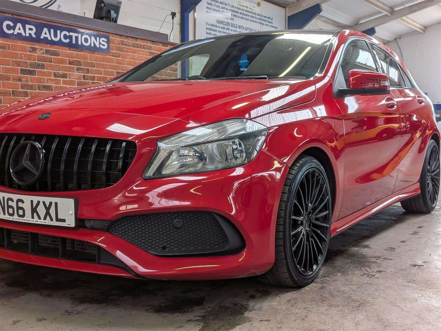 <p>2016 MERCEDES-BENZ A 200 D AMG LINE</p>