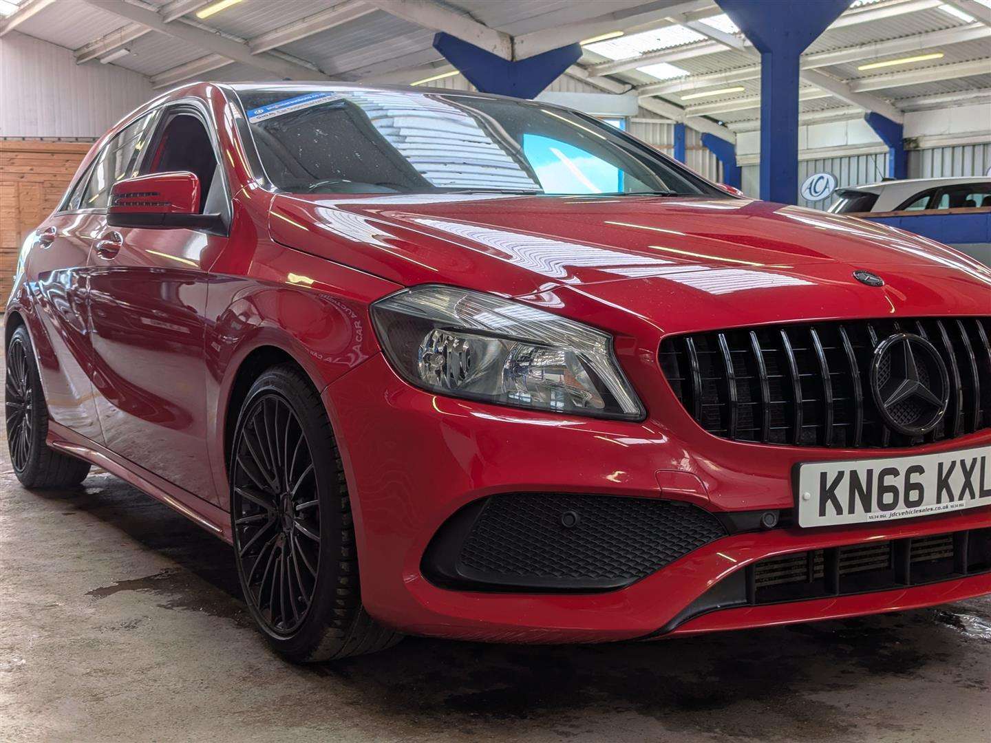 <p>2016 MERCEDES-BENZ A 200 D AMG LINE</p>