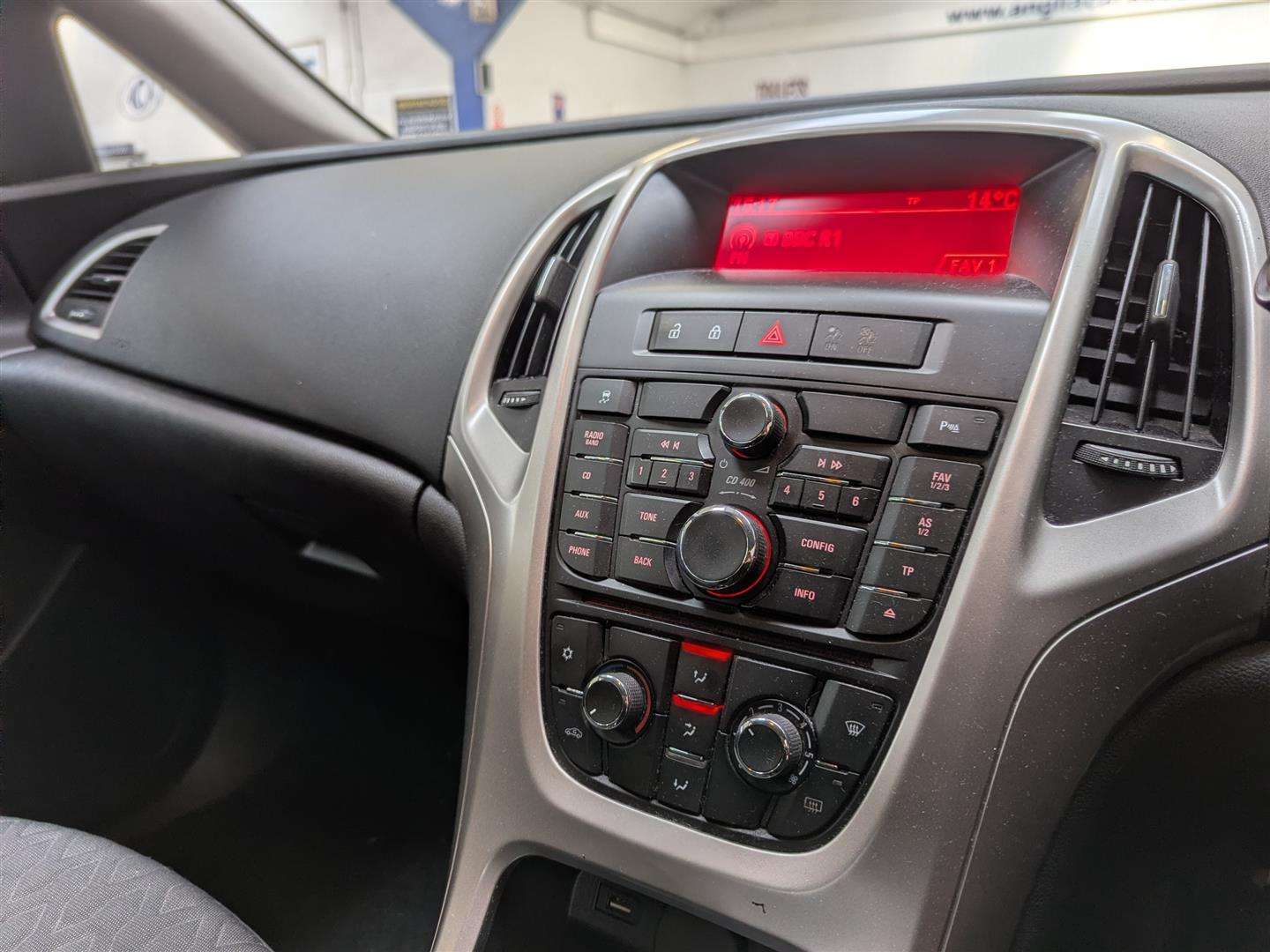 <p>2013 VAUXHALL ASTRA ENERGY CDTI</p>