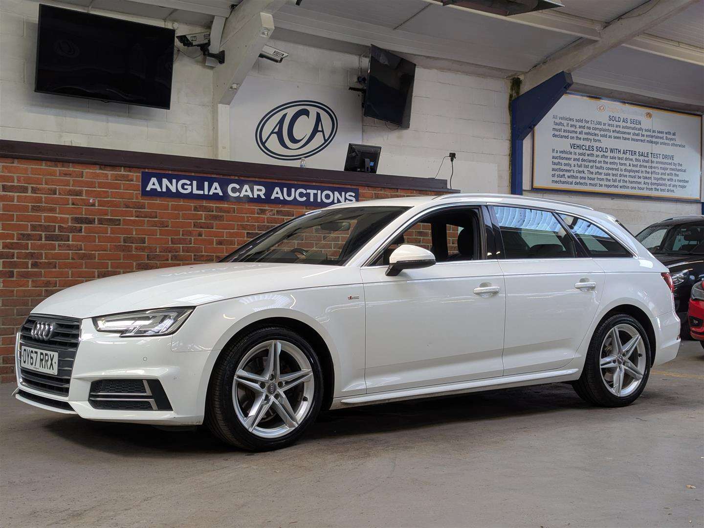 <p>2017 AUDI A4 S LINE TDI S-A</p>