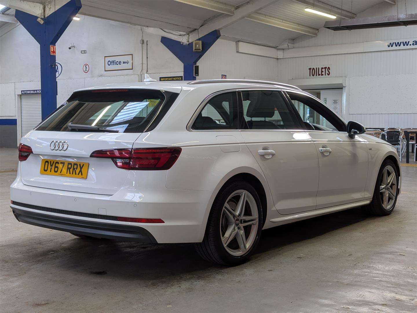 <p>2017 AUDI A4 S LINE TDI S-A</p>