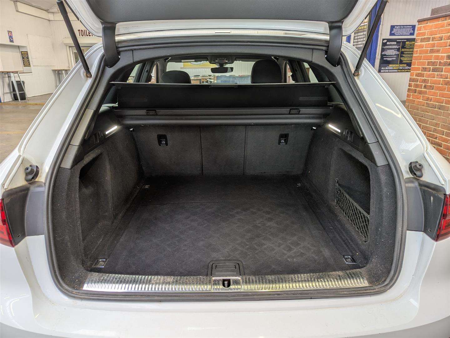 <p>2017 AUDI A4 S LINE TDI S-A</p>