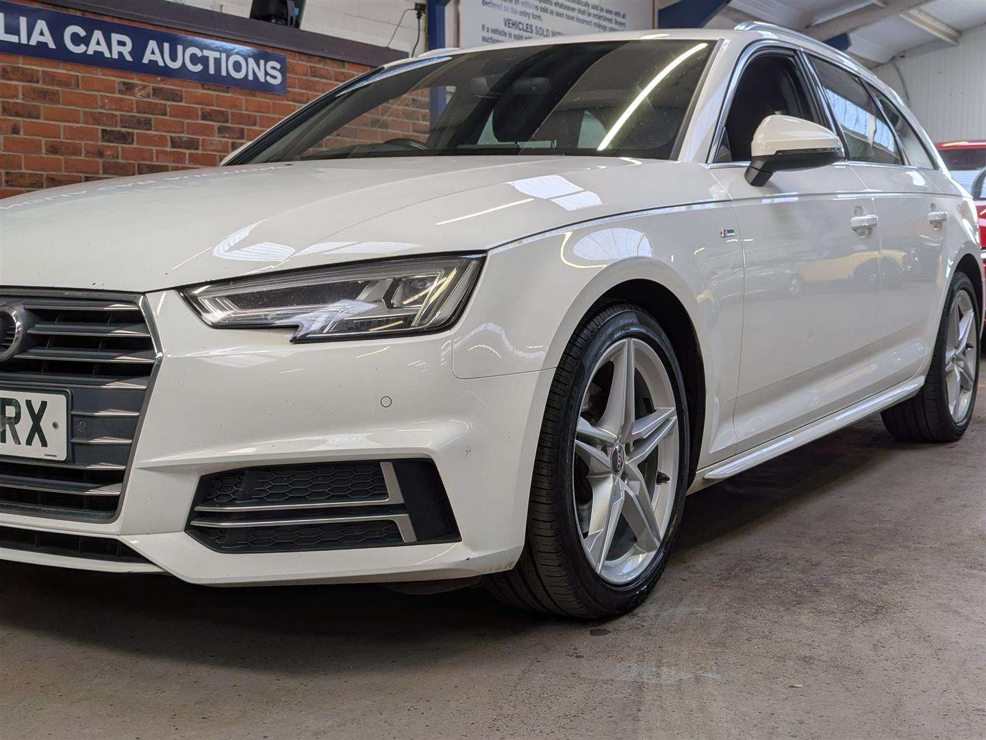 <p>2017 AUDI A4 S LINE TDI S-A</p>