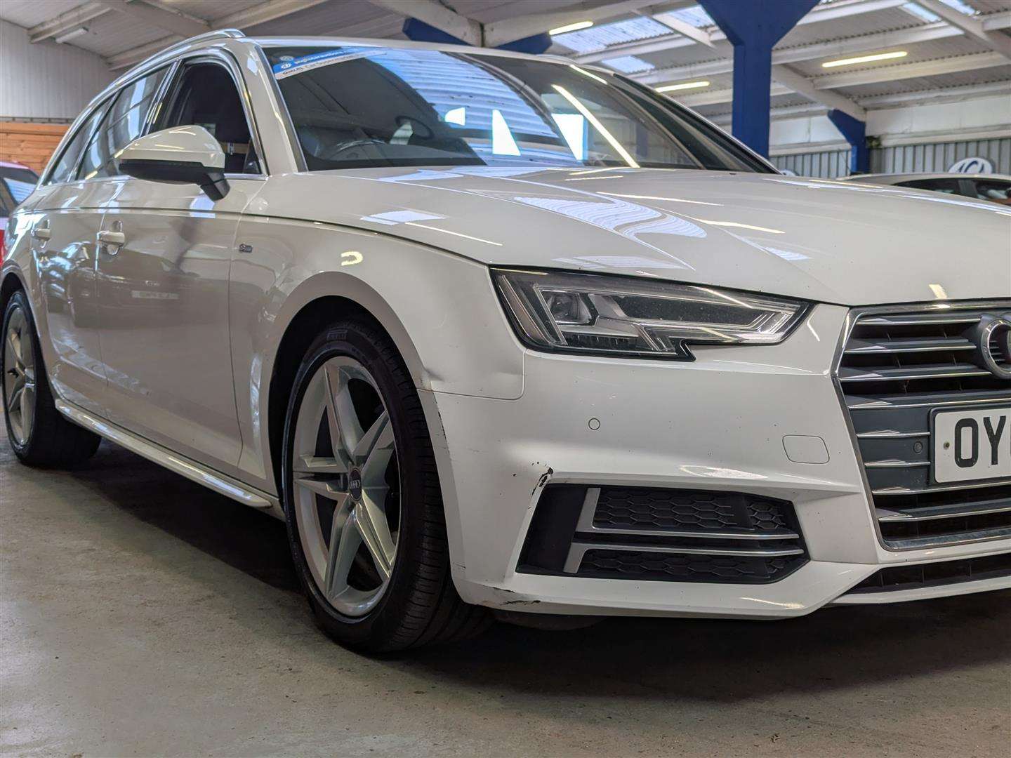 <p>2017 AUDI A4 S LINE TDI S-A</p>