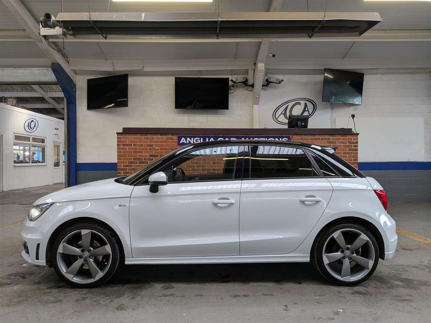 <p>2014 AUDI A1 S LINE BLACK EDITION T</p>