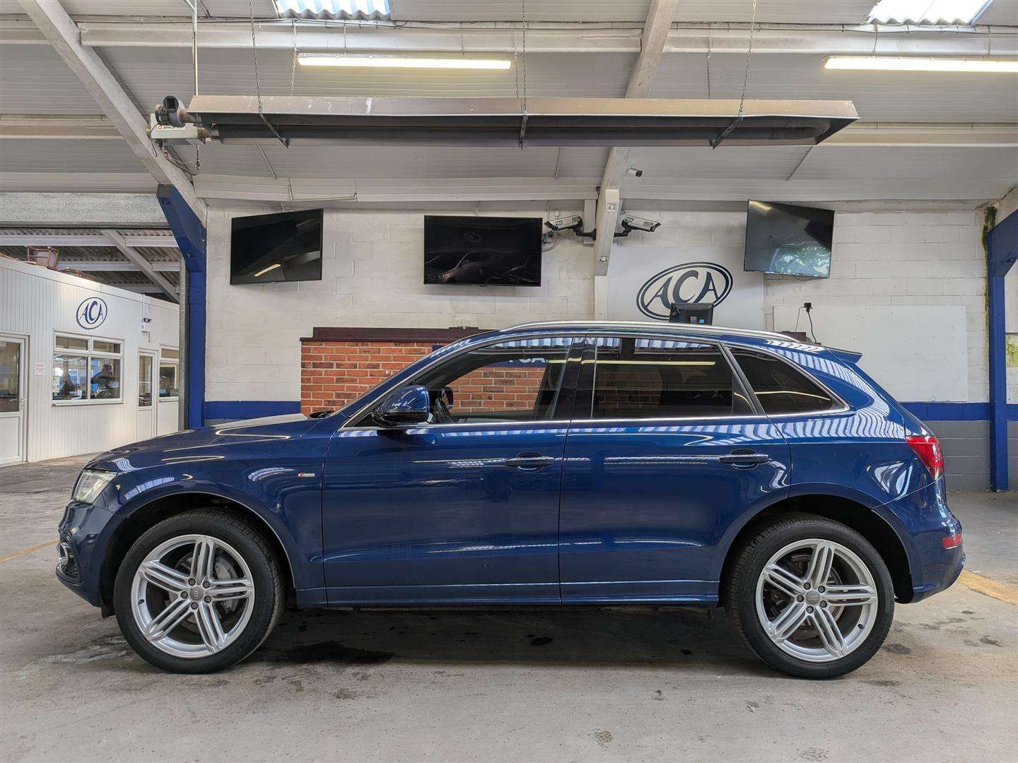 <p>2015 AUDI Q5 S LINE + TFSI QUATTRO</p>