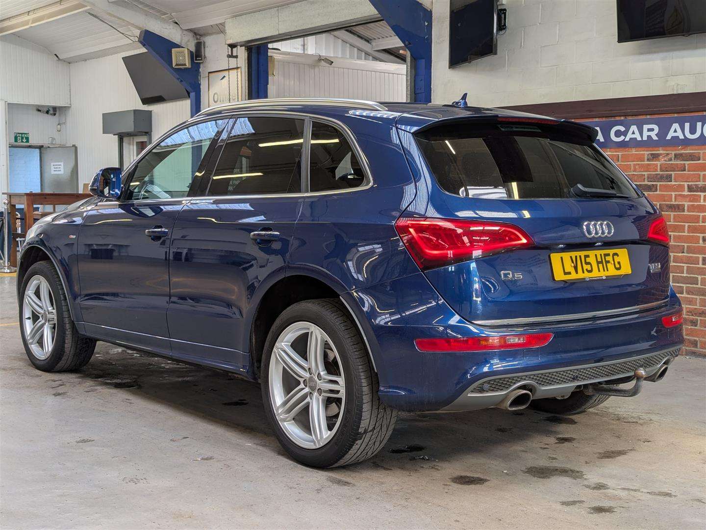 <p>2015 AUDI Q5 S LINE + TFSI QUATTRO</p>