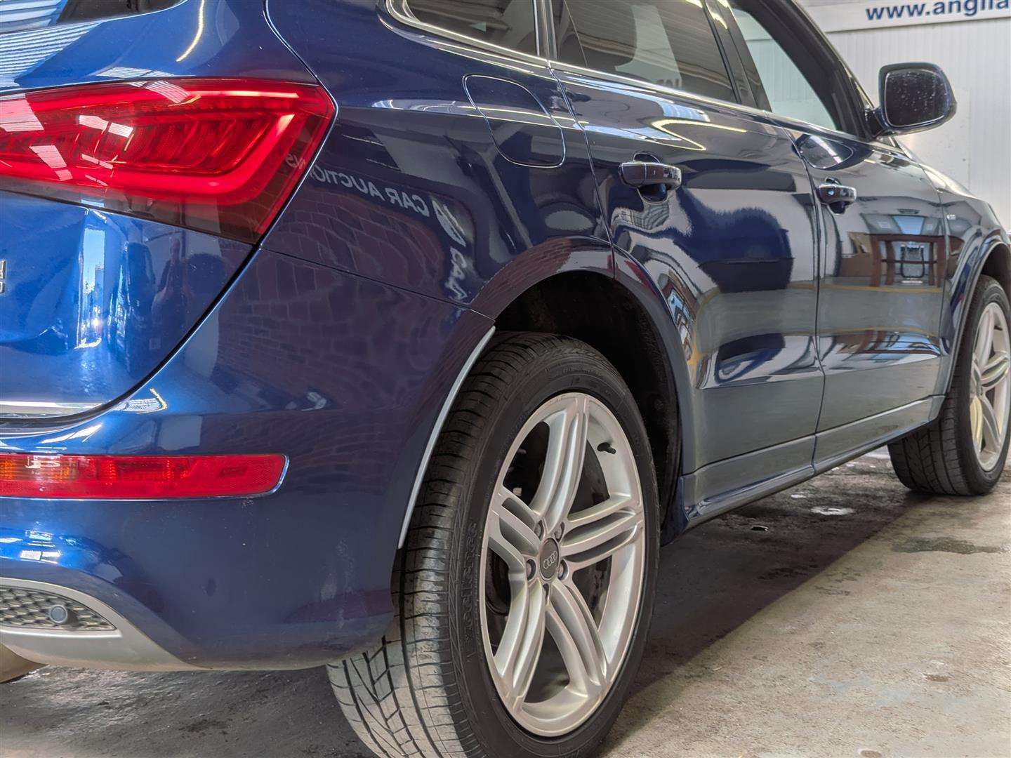 <p>2015 AUDI Q5 S LINE + TFSI QUATTRO</p>