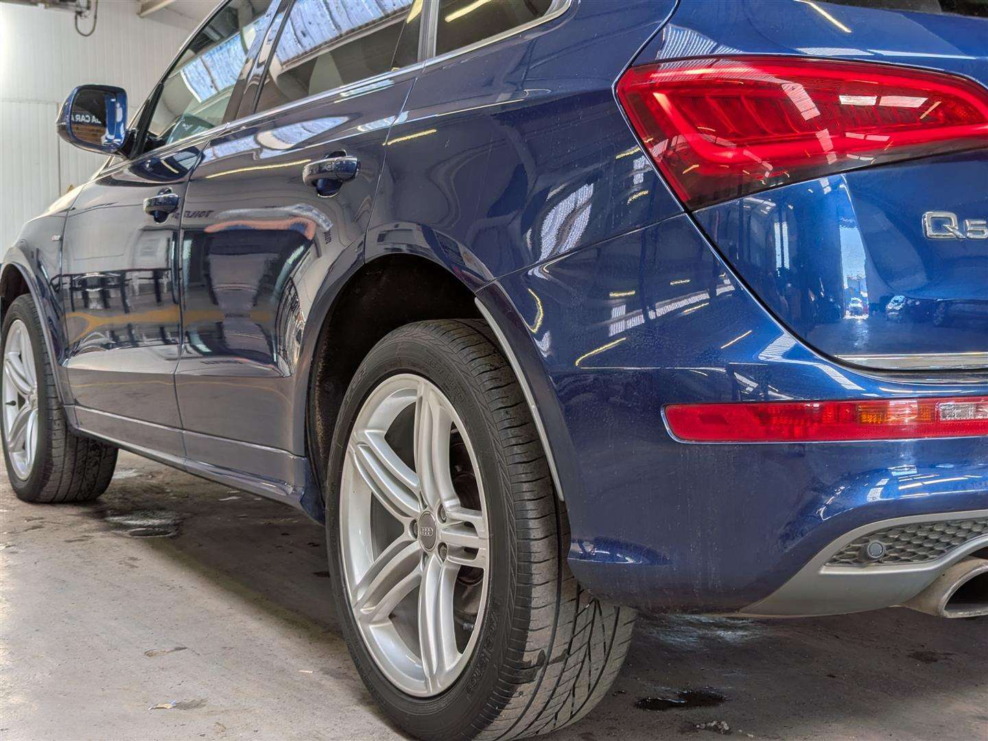 <p>2015 AUDI Q5 S LINE + TFSI QUATTRO</p>