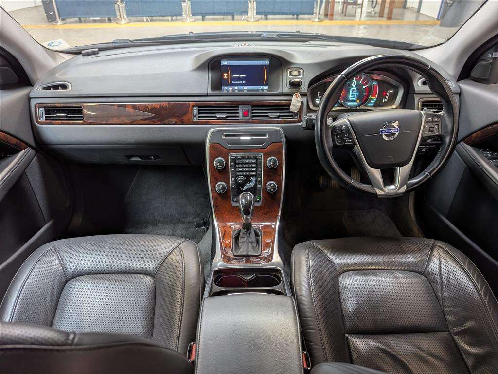 <p>2014 VOLVO V70 SE LUX T5 AUTO</p>