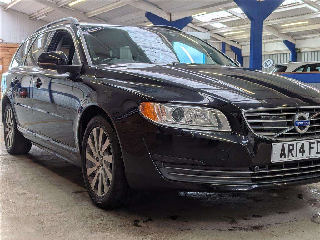 <p>2014 VOLVO V70 SE LUX T5 AUTO</p>