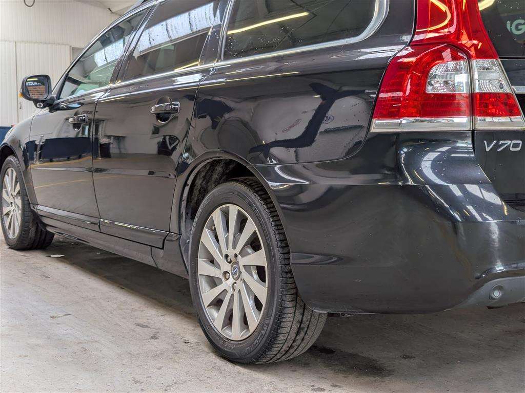<p>2014 VOLVO V70 SE LUX T5 AUTO</p>