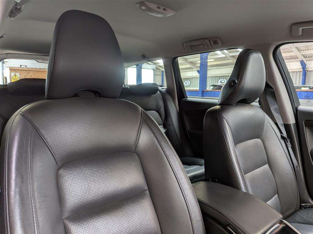 <p>2014 VOLVO V70 SE LUX T5 AUTO</p>