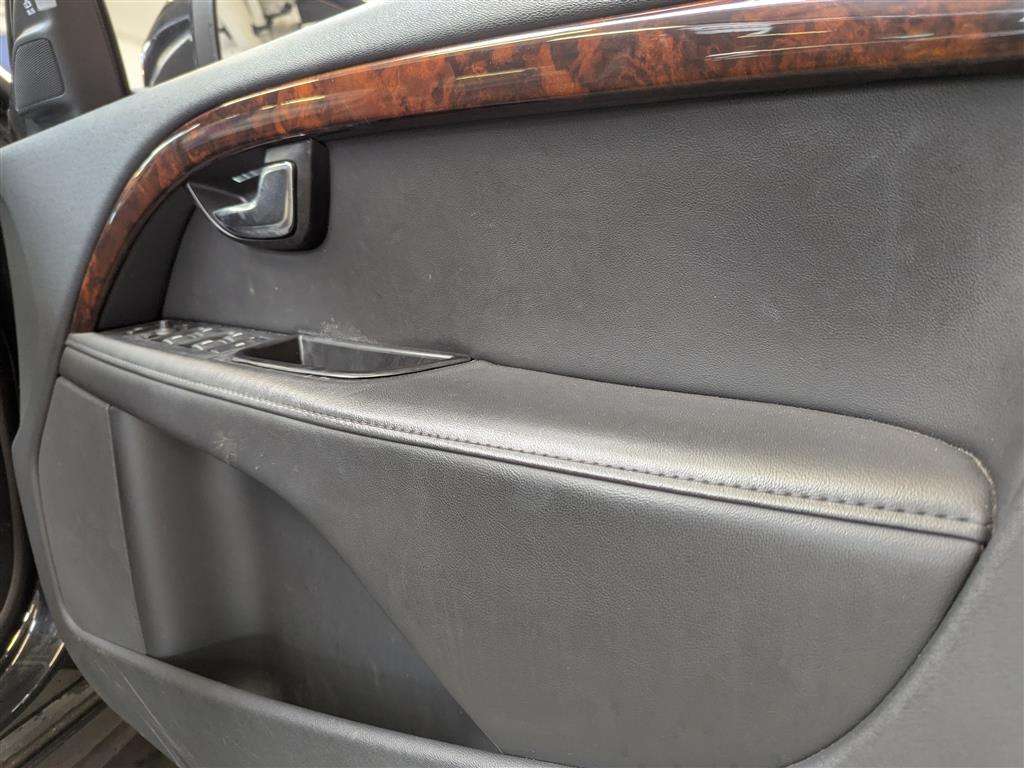 <p>2014 VOLVO V70 SE LUX T5 AUTO</p>