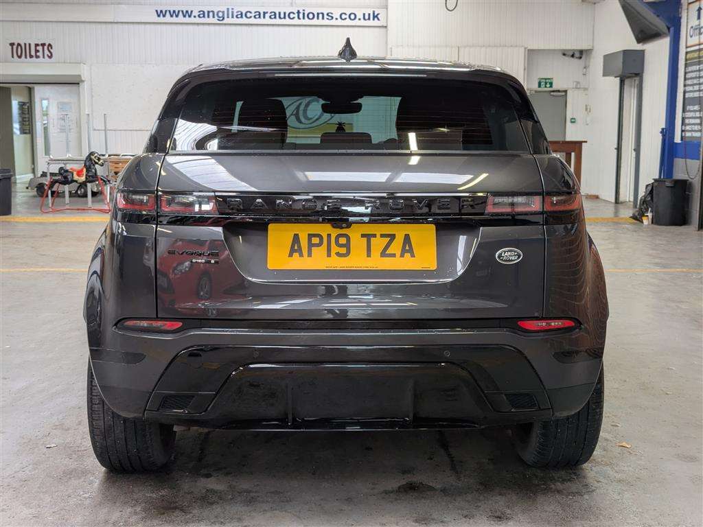 <p>2019 LAND ROVER RANGE ROVER EVOQUE R-DYN</p>