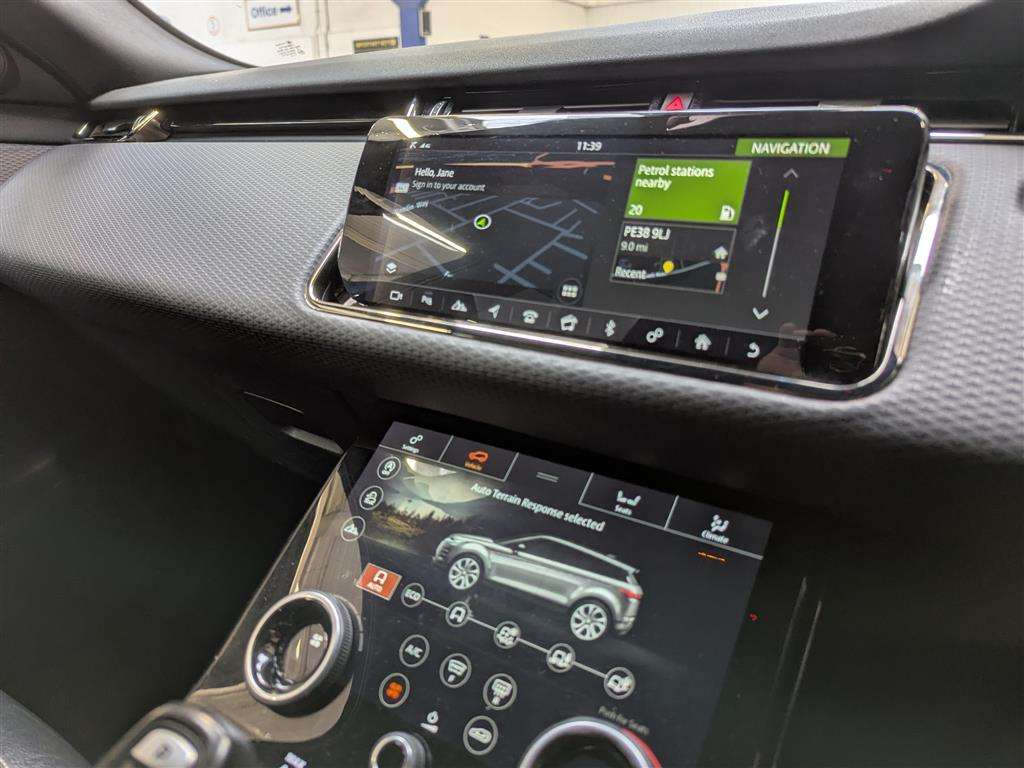 <p>2019 LAND ROVER RANGE ROVER EVOQUE R-DYN</p>