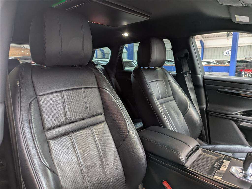 <p>2019 LAND ROVER RANGE ROVER EVOQUE R-DYN</p>