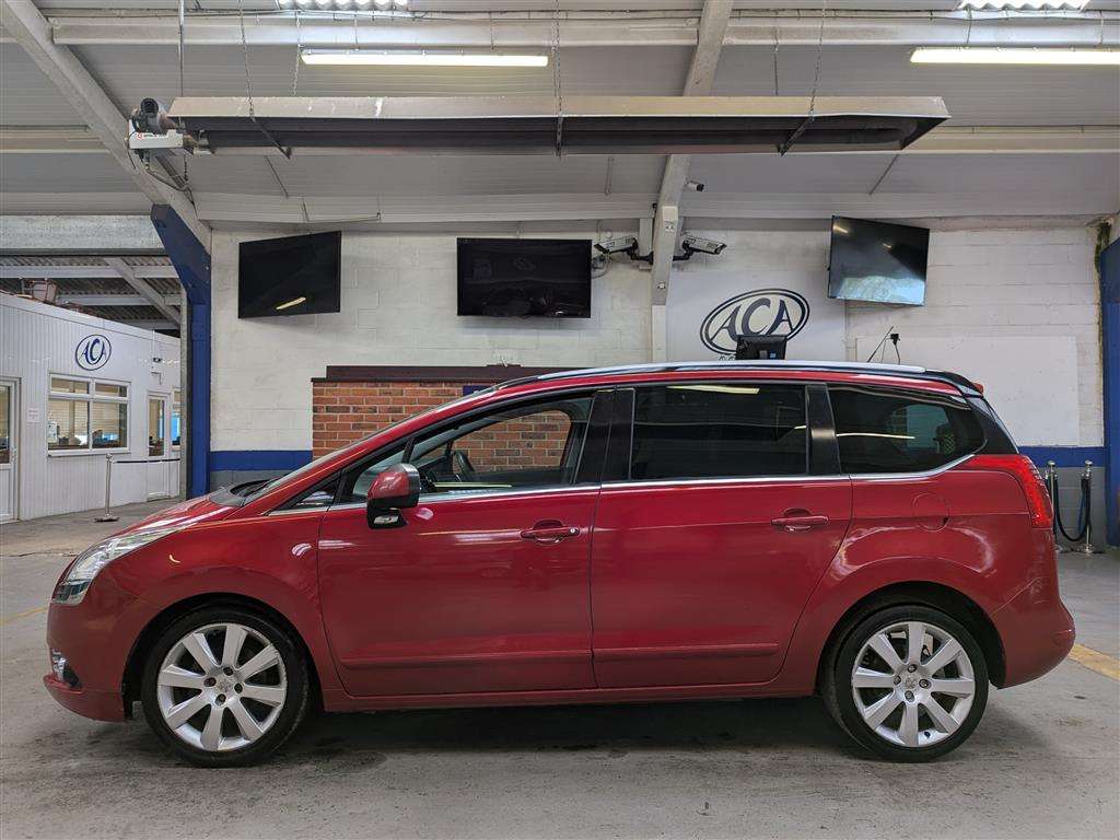 <p>2012 PEUGEOT 5008 ALLURE E-HDI S-A</p>