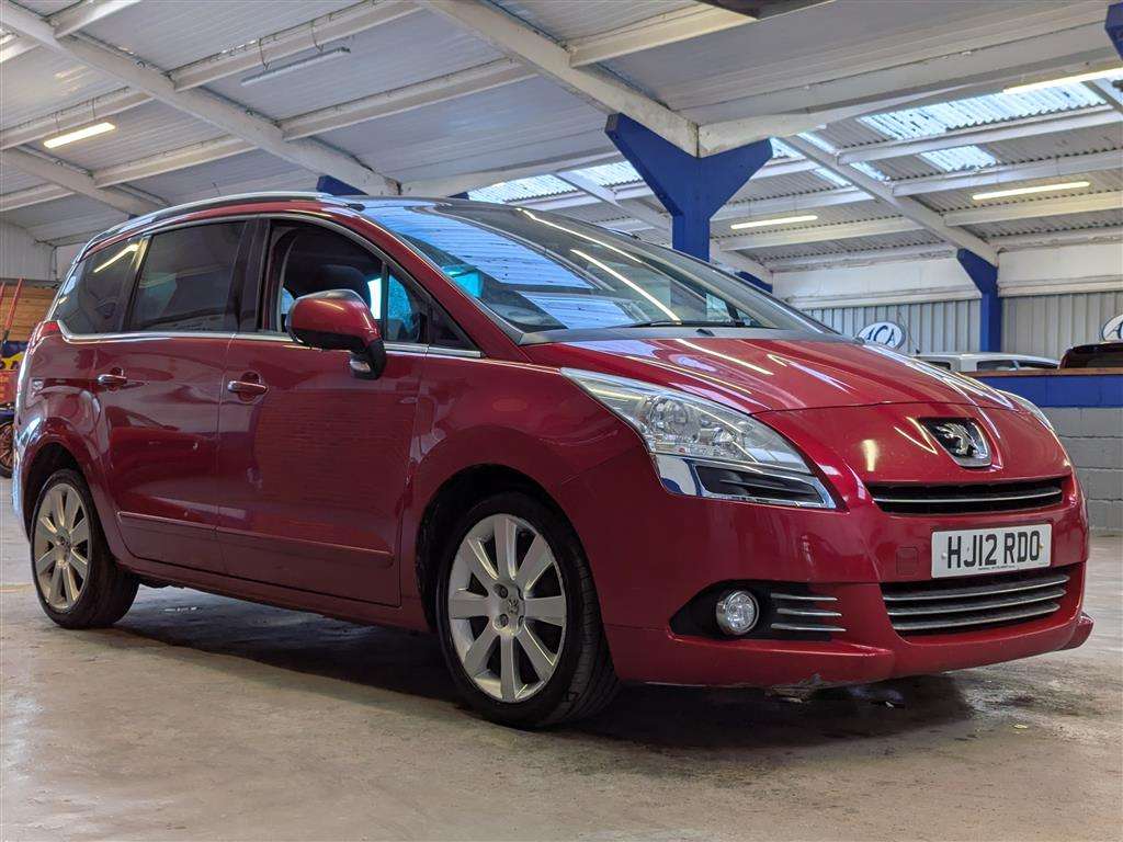 <p>2012 PEUGEOT 5008 ALLURE E-HDI S-A</p>