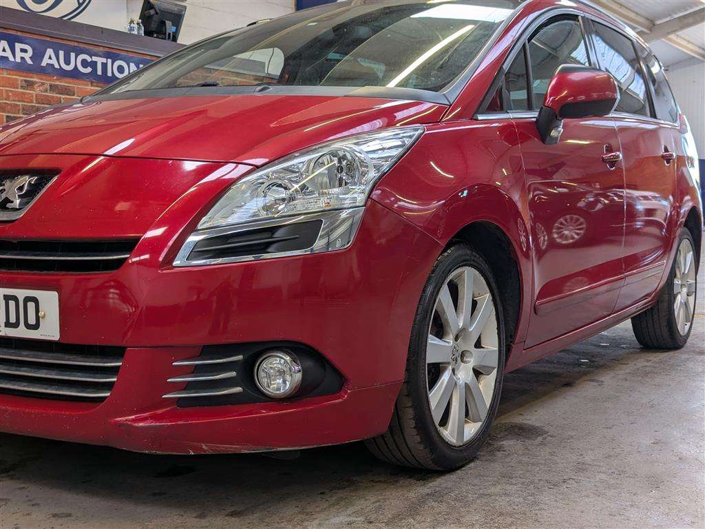 <p>2012 PEUGEOT 5008 ALLURE E-HDI S-A</p>