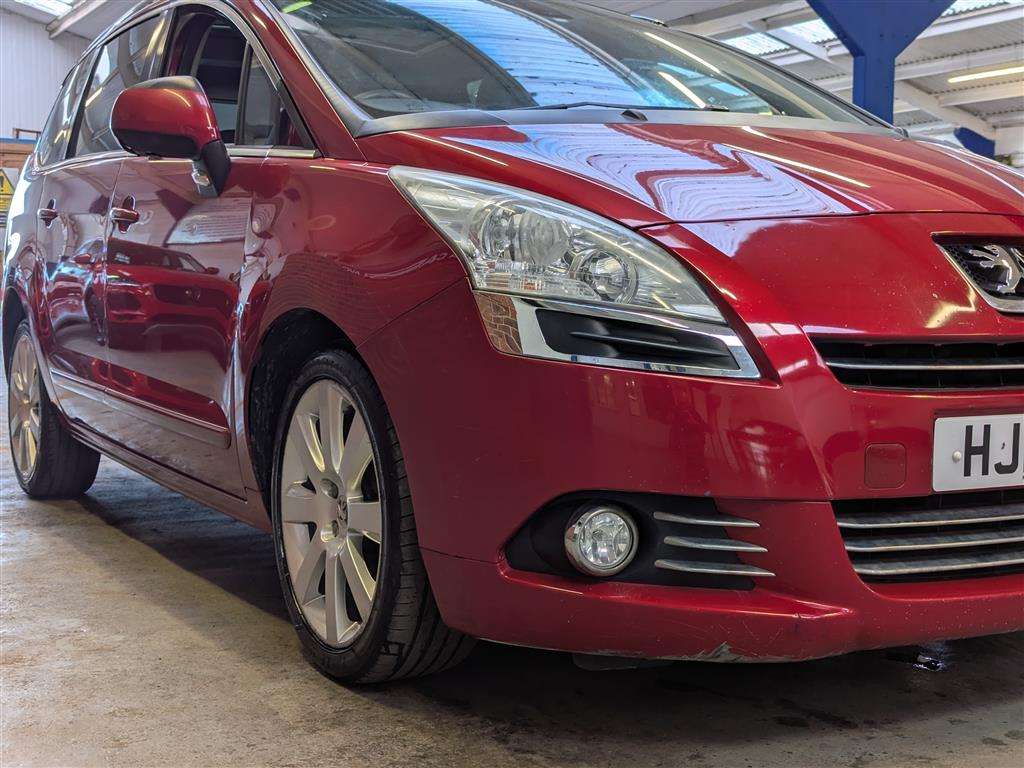 <p>2012 PEUGEOT 5008 ALLURE E-HDI S-A</p>