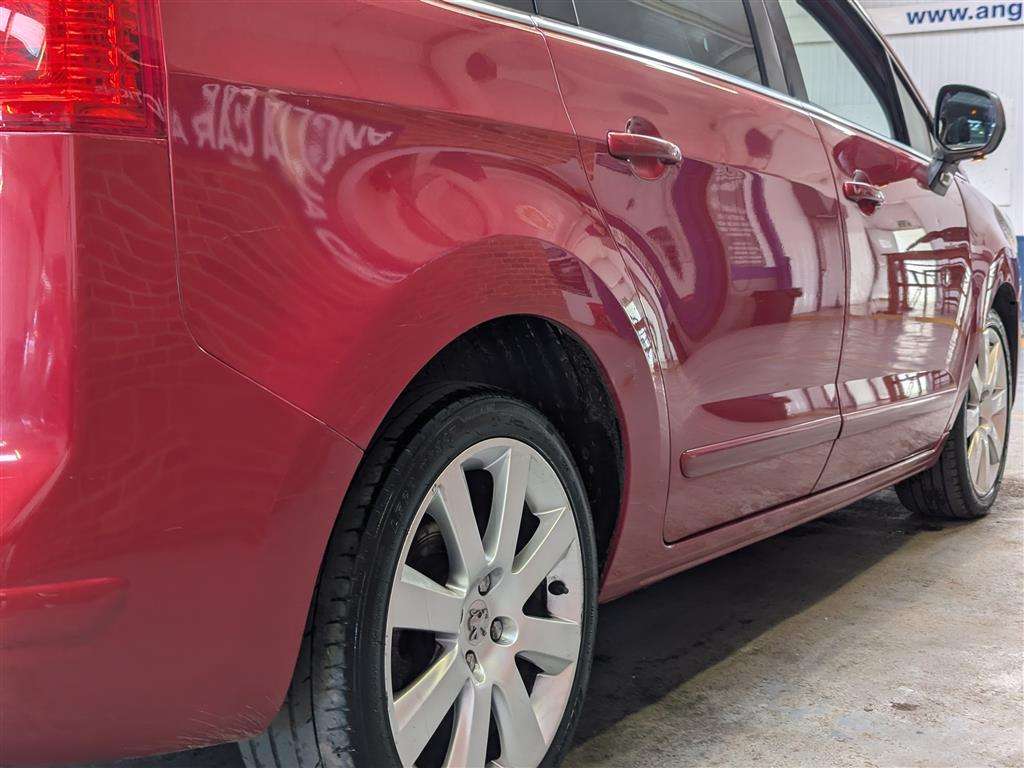 <p>2012 PEUGEOT 5008 ALLURE E-HDI S-A</p>