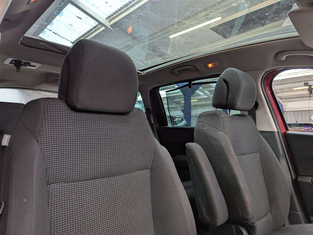 <p>2012 PEUGEOT 5008 ALLURE E-HDI S-A</p>
