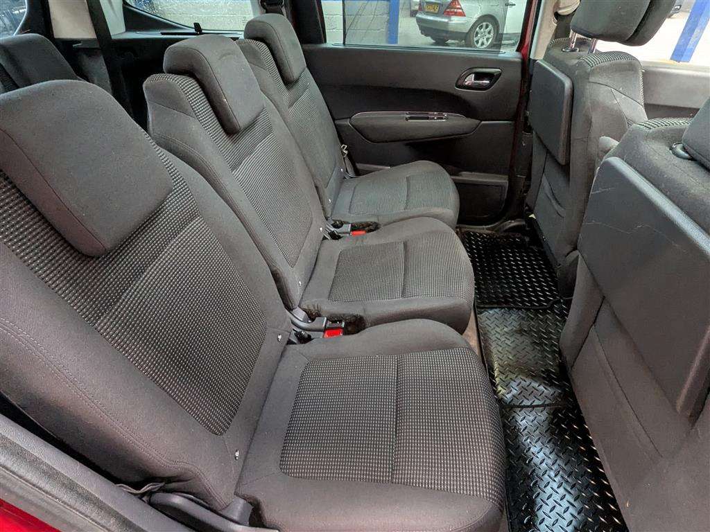 <p>2012 PEUGEOT 5008 ALLURE E-HDI S-A</p>