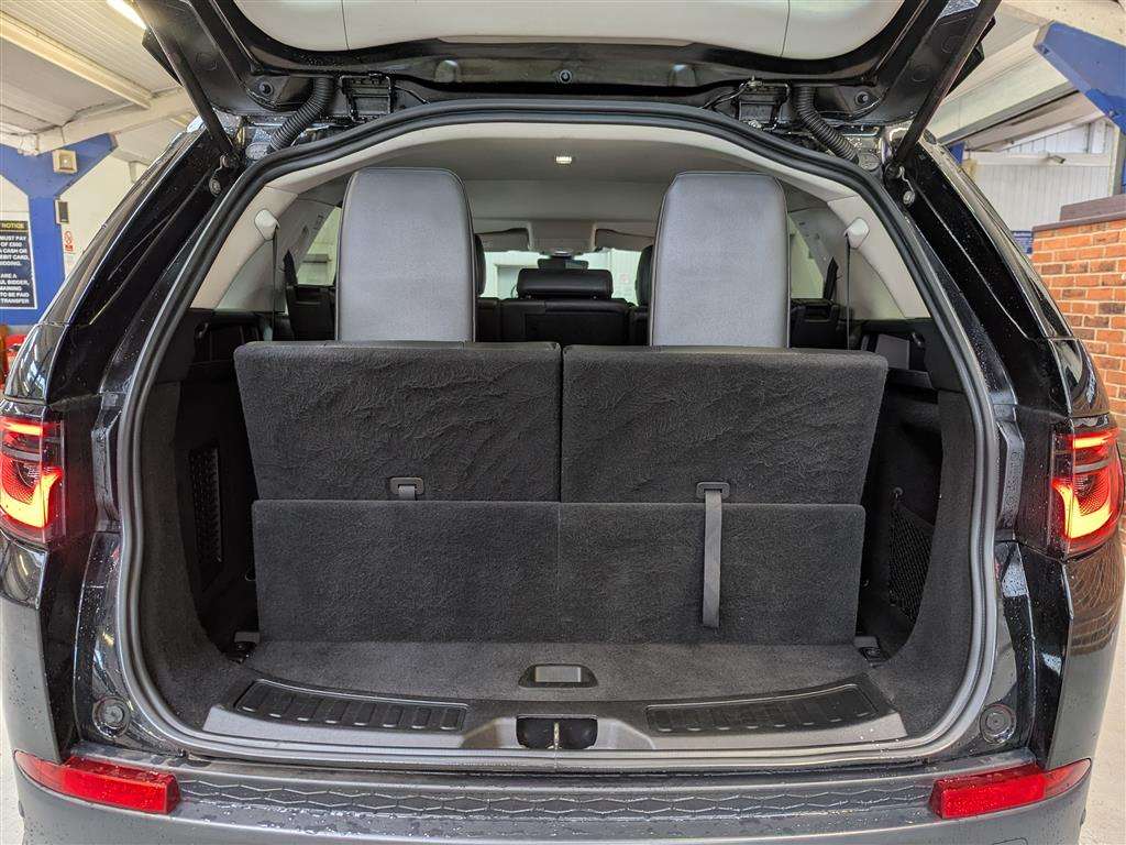 <p>2019 LAND ROVER DISCOVERY SPORT S D AUTO</p>