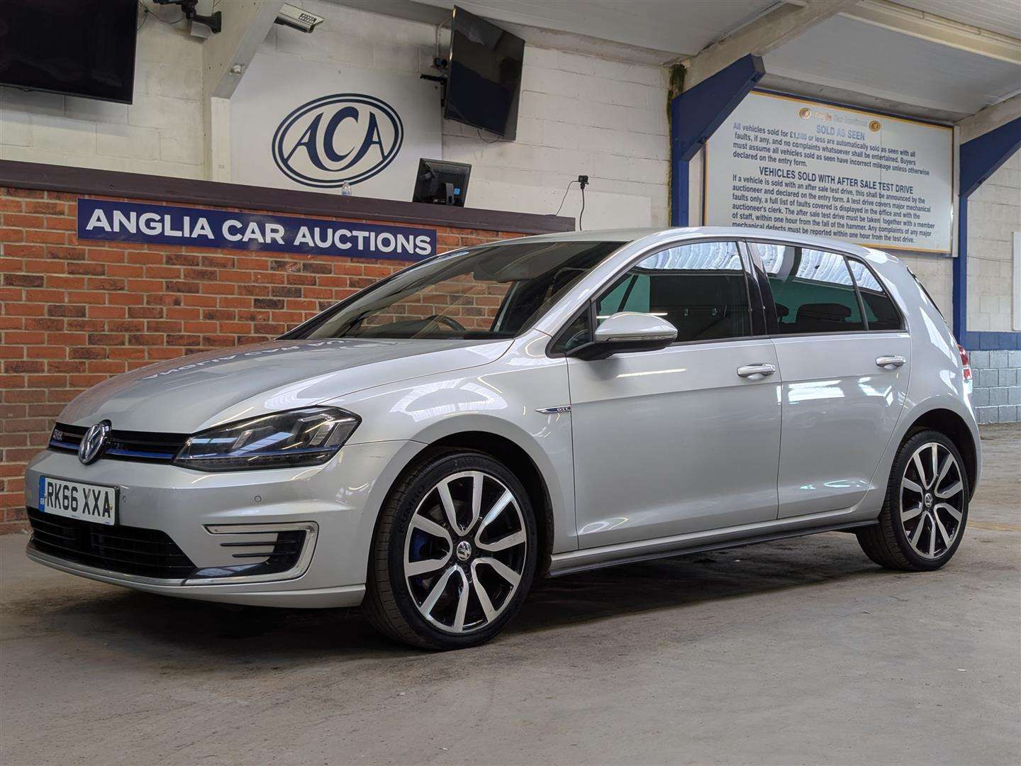 <p>2016 VOLKSWAGEN GOLF GTE S-A</p>