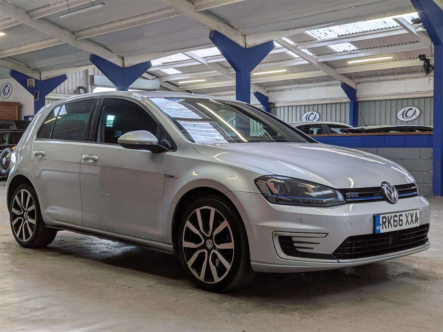 <p>2016 VOLKSWAGEN GOLF GTE S-A</p>