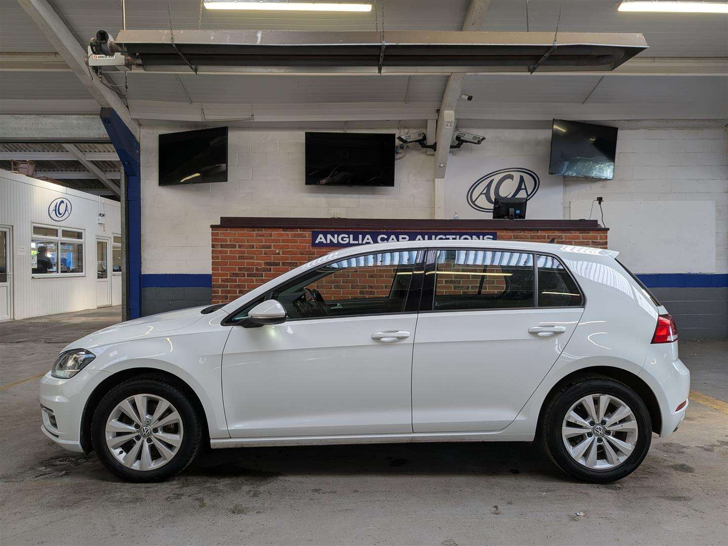 <p>2017 VOLKSWAGEN GOLF SE NAVIGATION TDI BM</p>