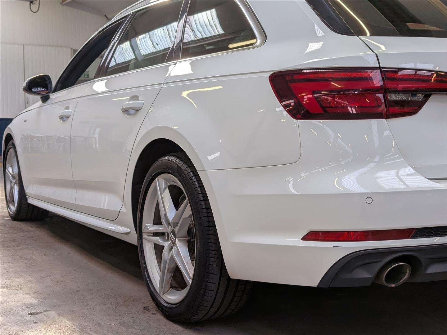 <p>2017 AUDI A4 S LINE TDI S-A</p>