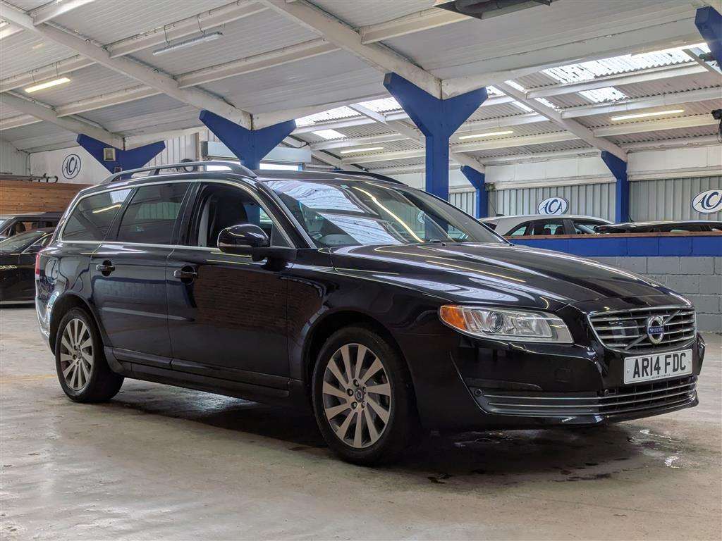 <p>2014 VOLVO V70 SE LUX T5 AUTO</p>