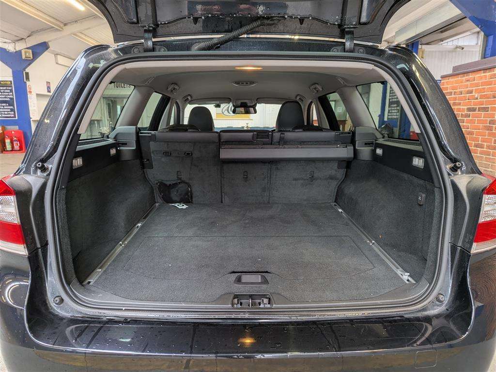 <p>2014 VOLVO V70 SE LUX T5 AUTO</p>