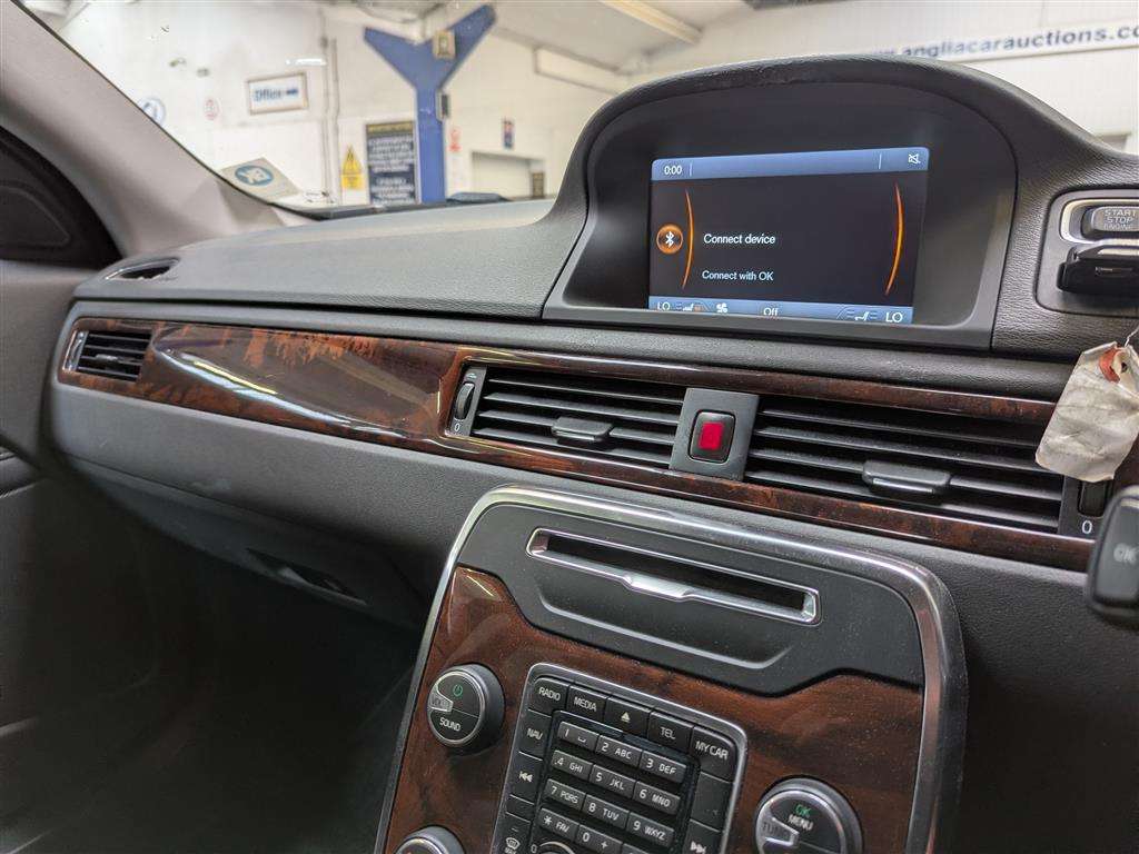 <p>2014 VOLVO V70 SE LUX T5 AUTO</p>