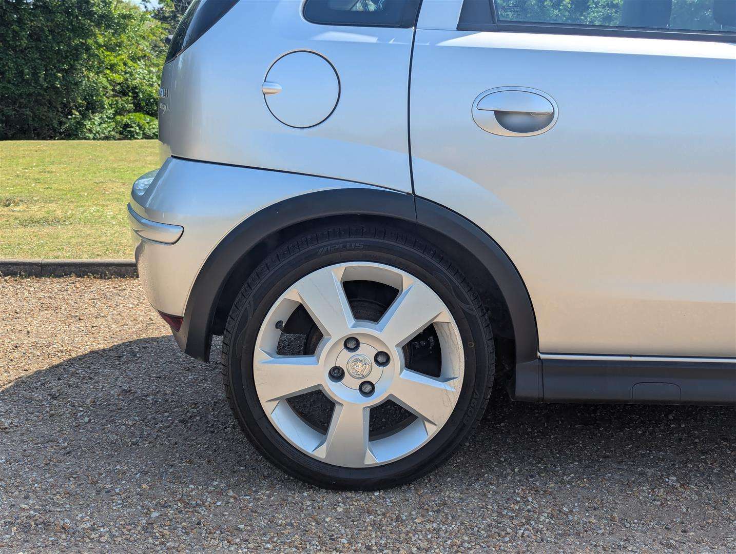 <p>2004 VAUXHALL CORSA SRI 16V</p>
