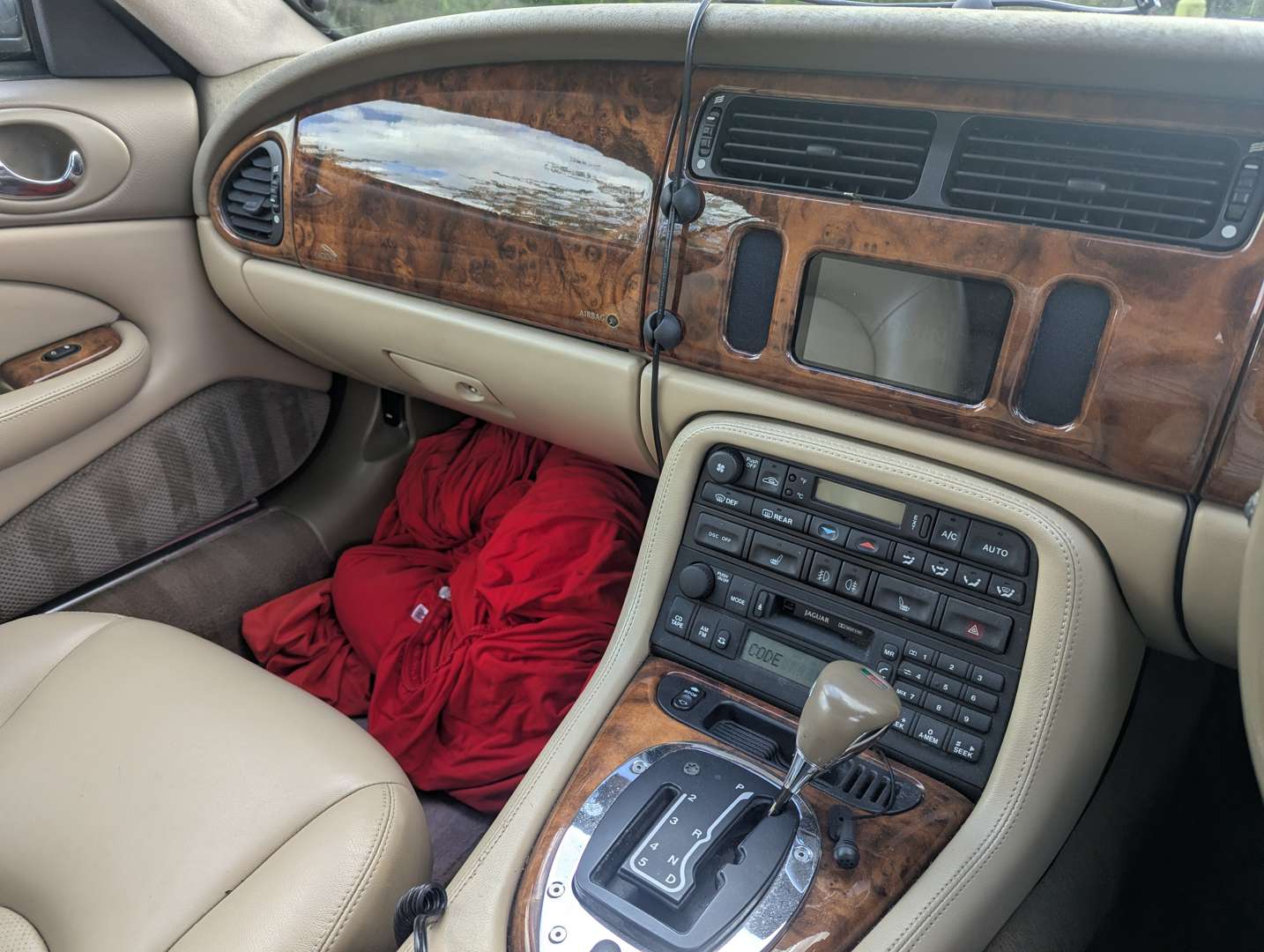 <p>2003 JAGUAR XKR CONVERTIBLE AUTO</p>