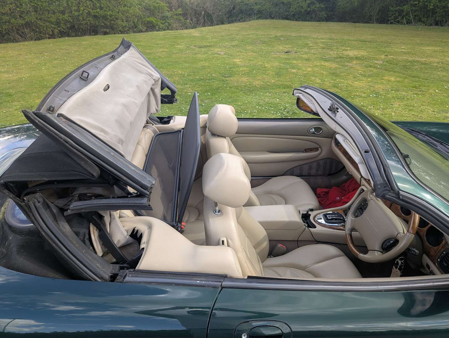 <p>2003 JAGUAR XKR CONVERTIBLE AUTO</p>