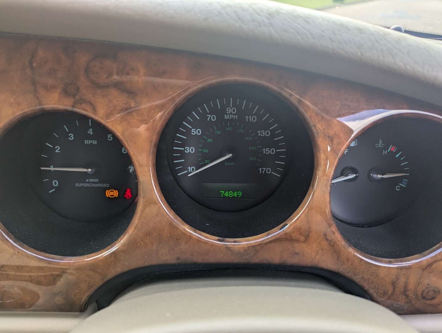 <p>2003 JAGUAR XKR CONVERTIBLE AUTO</p>